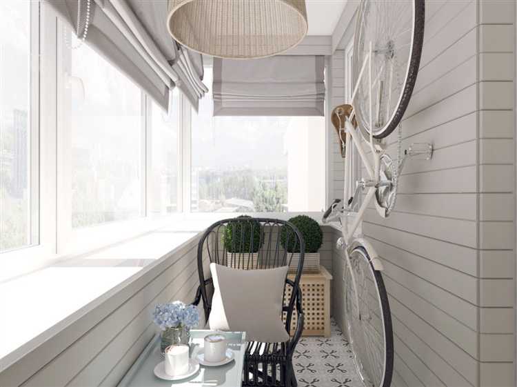 Выбор между лаком и маслом: что лучше для условий балкона