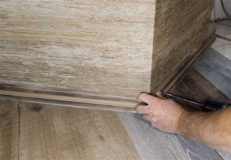 Подходит ли канцелярский нож для тонкого пластикового плинтуса