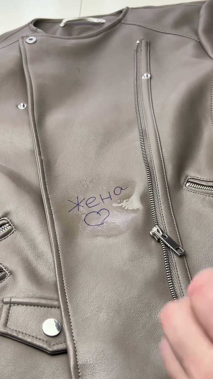 Применение уксуса и соды для удаления чернильных пятен