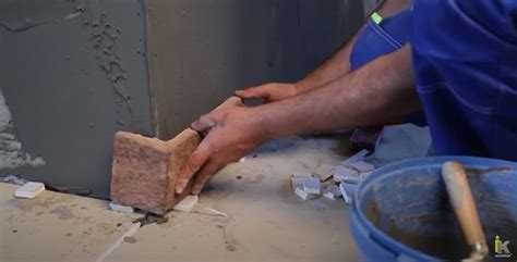 Чем обработать швы для защиты от влаги и плесени