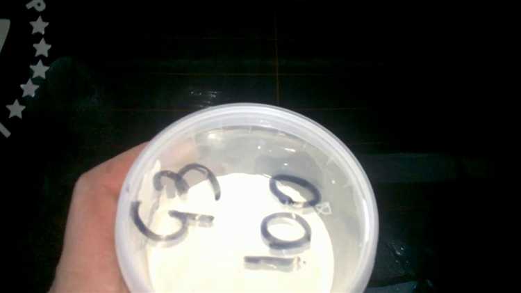 Использование бытовых средств для удаления краски с пластиковых поверхностей