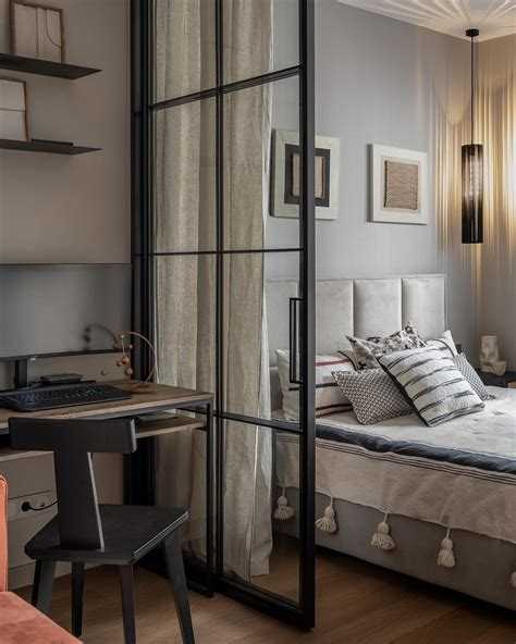 Использование плотной шторы на потолочном карнизе