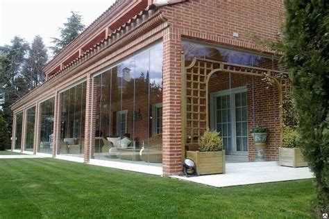 Подходят ли рулонные ПВХ-шторы для временного закрытия веранды