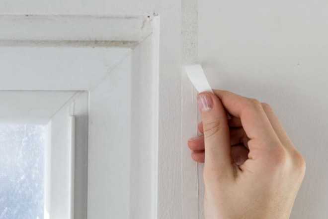 Как использовать малярную пленку с клейким краем вместо скотча