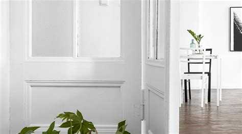 Применение зеркальных панелей вместо стекла в дверях