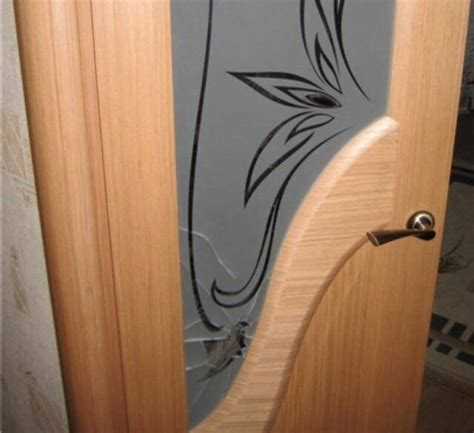 Чем можно заменить стекло в межкомнатной двери