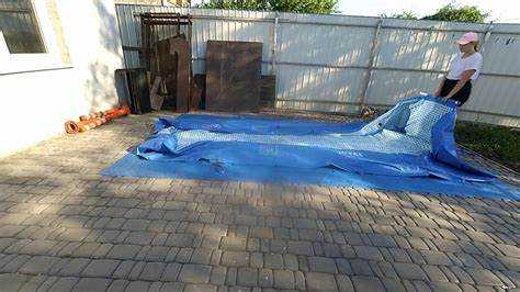 Выбор между плотным тентом, сеткой и поликарбонатом