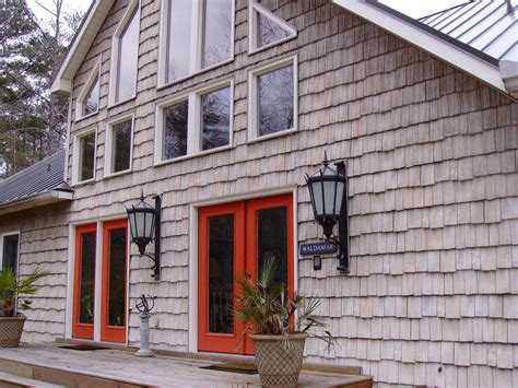 Какие краски лучше использовать для старого дерева