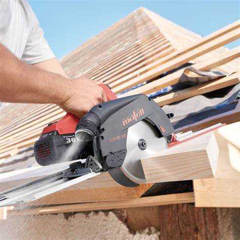 Чем отличается погружная пила от циркулярной пилы