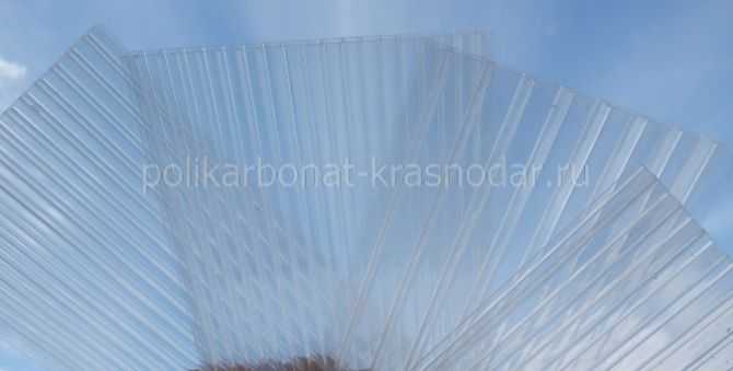 Как долговечность поликарбоната зависит от его типа?