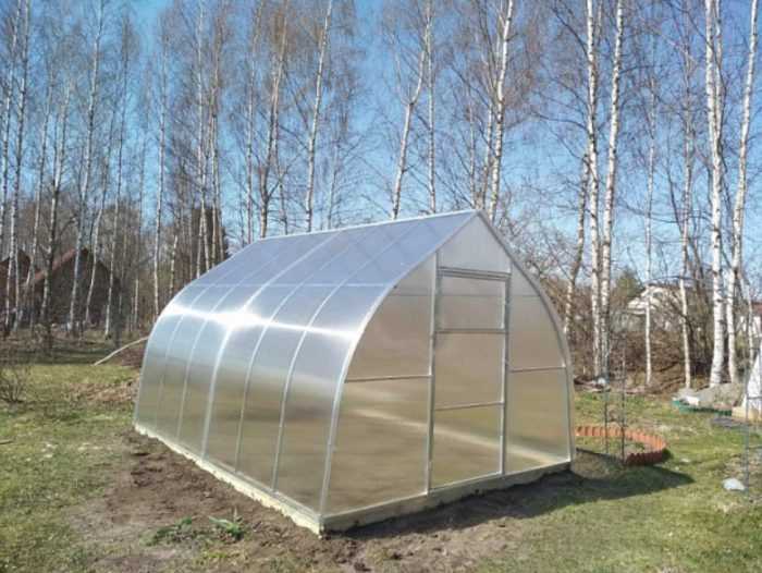 Какие особенности монтажа поликарбоната разных классов?