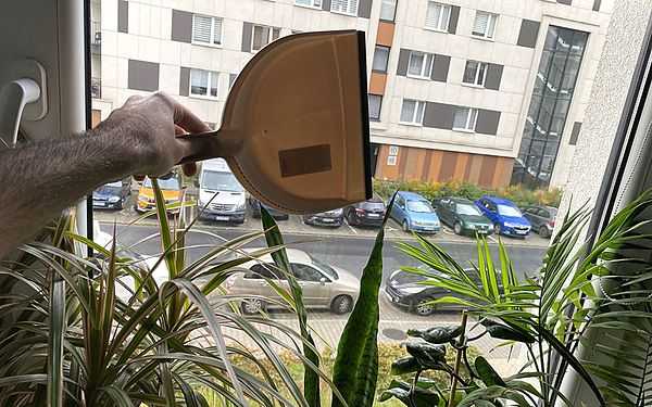 Какие средства безопасны для стекла и пластика окон