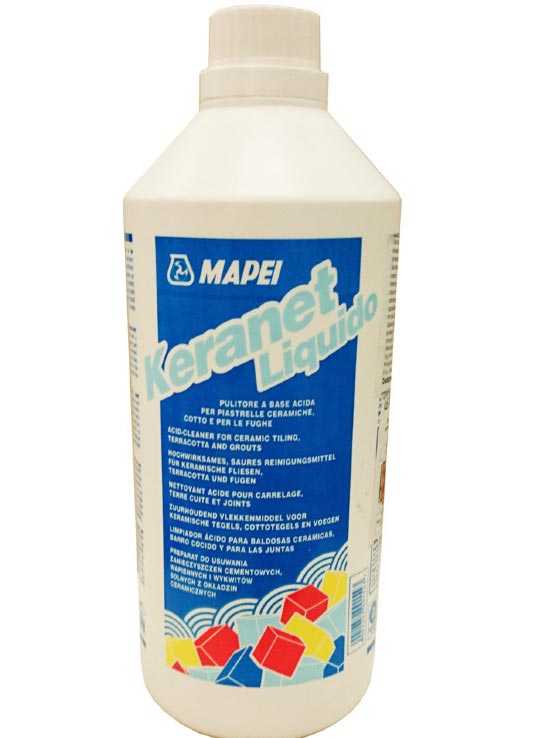 undefinedЭпоксидный клей</strong> отличает гладкая, плотная структура и стойкость к механическому воздействию. Даже при сильном нажатии он не крошится, а при нагреве не размягчается. Его присутствие требует применения специализированных химических составов, таких как средства на основе дихлорэтана или метиленхлорида.»></p>
<p><strong>Дисперсионный клей</strong> имеет светлый оттенок, может выглядеть как засохший пластик, часто имеет характерный запах даже в сухом виде. При контакте с водой он слегка размягчается, а при механическом удалении отслаивается пленками. Эффективно удаляется при помощи водных растворов с добавлением ПАВ и длительным замачиванием.</p>
<p>Для точного определения можно воспользоваться <em>ацетоном, уайт-спиритом или горячей водой</em>. Если фрагмент клея размягчается от воды – это признак вододисперсионной основы. Если не реагирует ни на один из растворителей – скорее всего, это цементная или эпоксидная смесь.</p>
<p>Применение лезвия или шпателя с контролем усилия поможет оценить степень сцепления клея с керамогранитом. Чем тверже и устойчивее материал к царапинам, тем выше вероятность, что это эпоксидная или цементная основа.</p>
<h2>Подготовка керамогранита к очистке от клея</h2>
<p><img decoding=