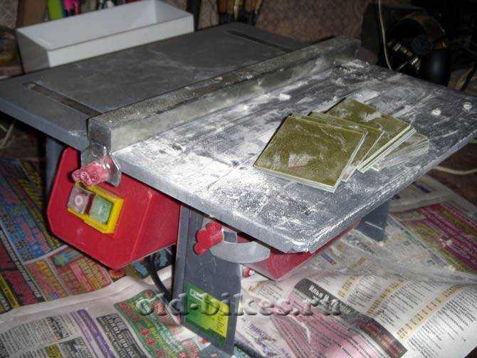 Можно ли использовать лобзик для резки текстолита и какой пилкой