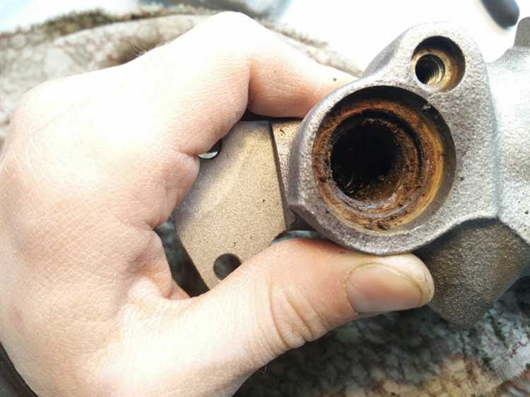 Подготовка тормозного шланга к пережатию без повреждений