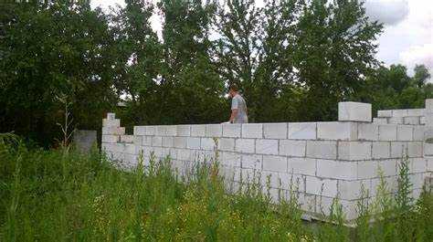 Резка газобетона электролобзиком: когда подходит и как настроить