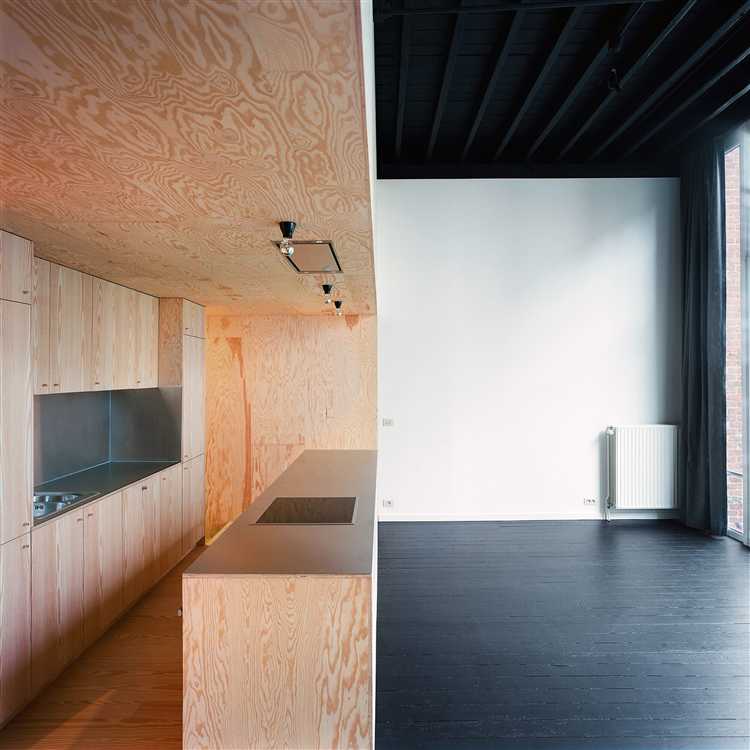 Нужно ли грунтовать потолок из фанеры перед побелкой