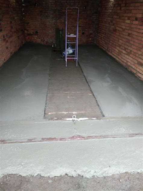 Чем покрасить бетонный пол в гараже