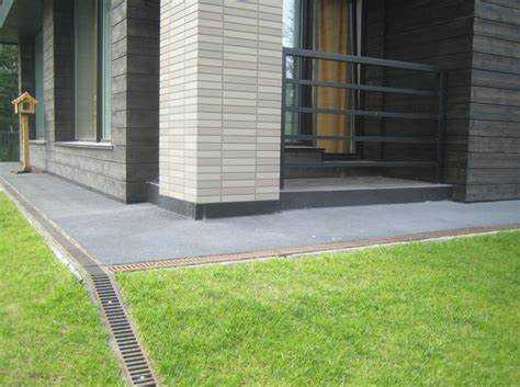 Какие типы красок подходят для бетонной отмостки