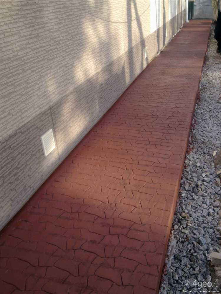 Уход и обновление покрашенной бетонной отмостки со временем