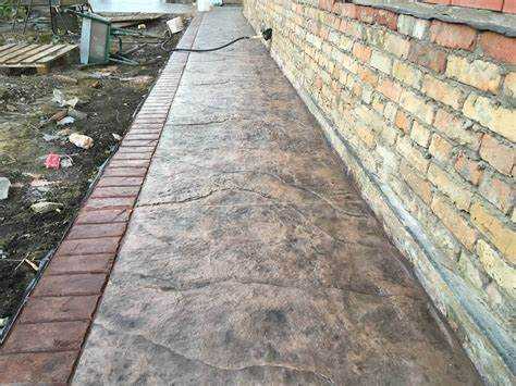 Чем покрасить бетонную отмостку вокруг дома Чем покрасить бетонную отмостку вокруг дома