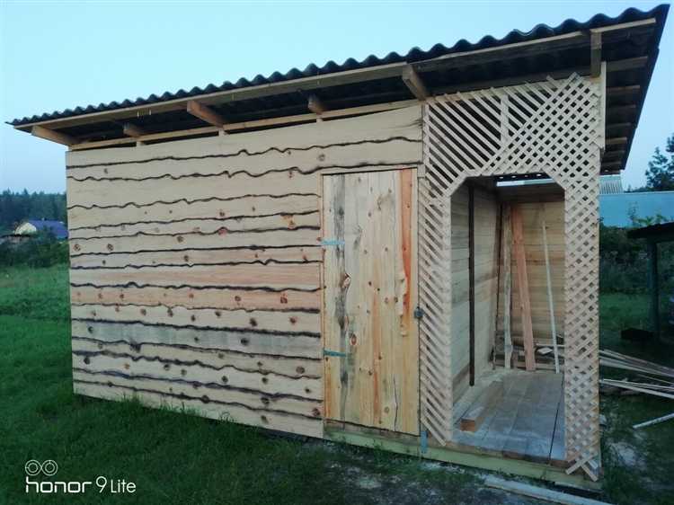 Как погодные условия ускоряют износ краски на сарае