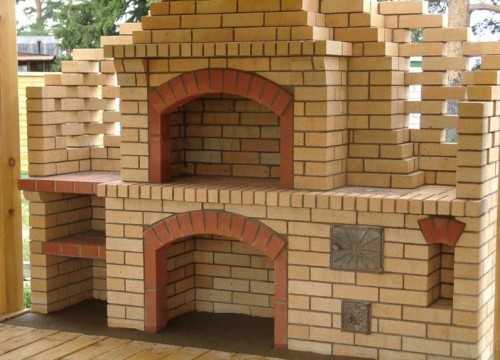 Особенности нанесения краски на шамотный кирпич камина