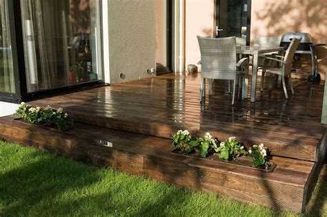 Использование восковых составов для сохранения природного цвета дерева