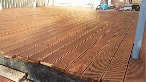 Чем покрыть террасную доску из лиственницы на улице Чем покрыть террасную доску из лиственницы на улице