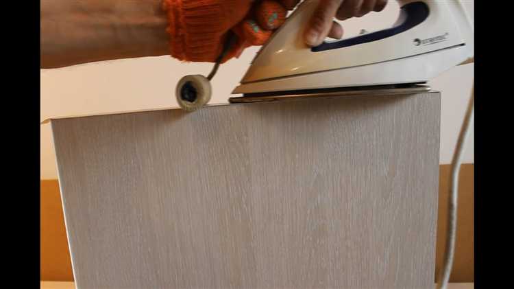 Чем приклеить кромку на мебели