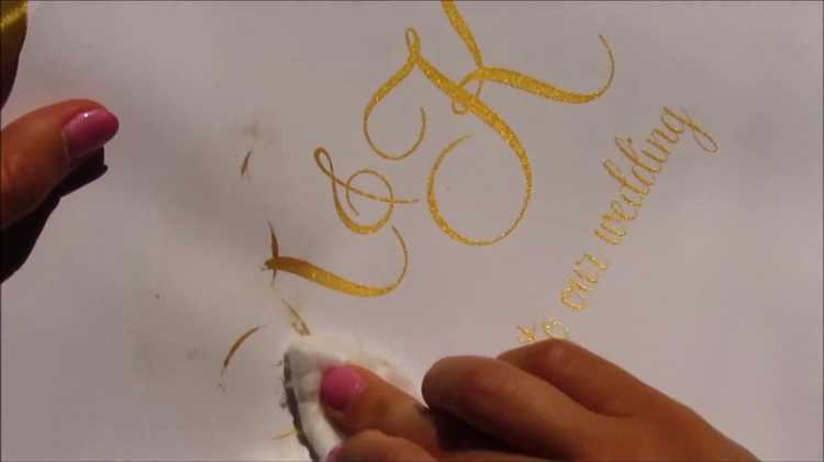 Применение мыльного раствора и щетки для удаления свежих следов