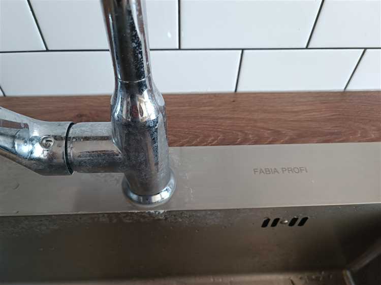 Как зафиксировать раковину, чтобы избежать сколов