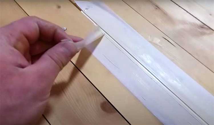 Подготовка поверхности перед заделкой щелей