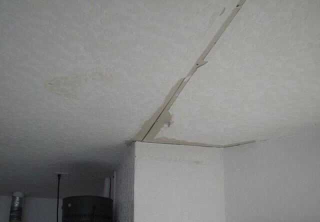 Пошаговая инструкция по заделке щелей акриловым герметиком