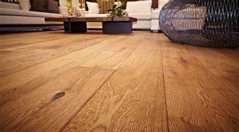 Как использовать паркетную шпаклевку для узких щелей