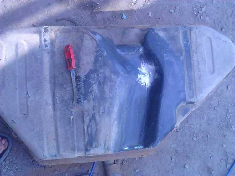 Чем заклеить бензобак автомобиля железный