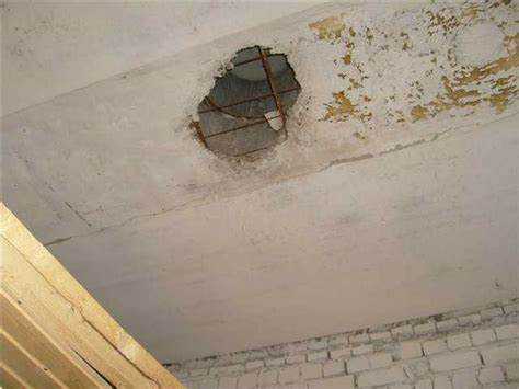 Закрытие отверстий в стене с помощью цементного раствора