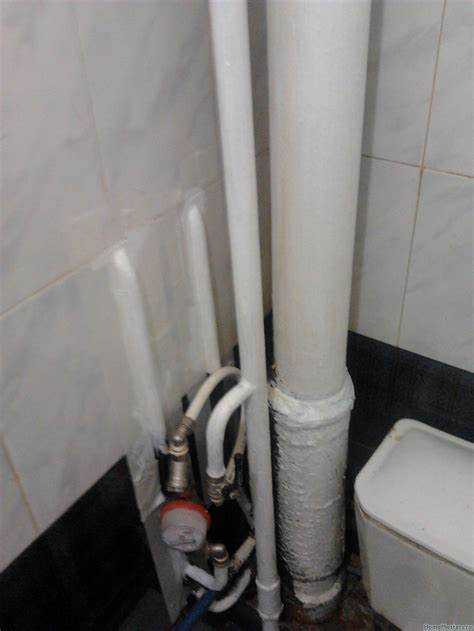 Чем закрыть дырку вокруг трубы Чем закрыть дырку вокруг трубы