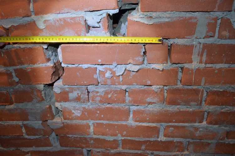 Чем замазать швы на крыше металлического гаража