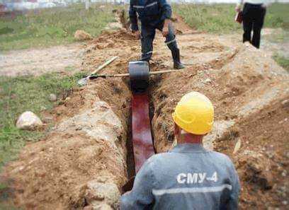 Использование прокладок и угловых элементов в местах изгибов