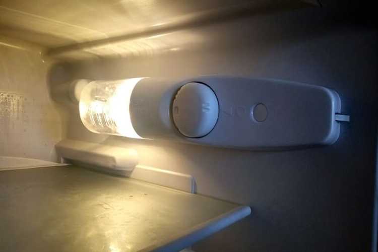 Риски конденсации влаги внутри лампочки в холодильнике