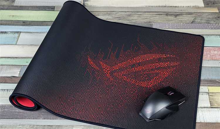 Крепление коврика с помощью зажимов по краям стола