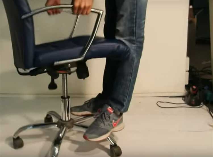 Как снять поврежденный газлифт с кресла