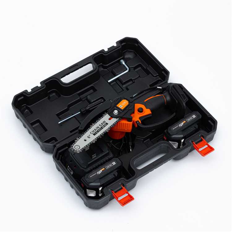 Что выбрать: сабельную или цепную аккумуляторную пилу