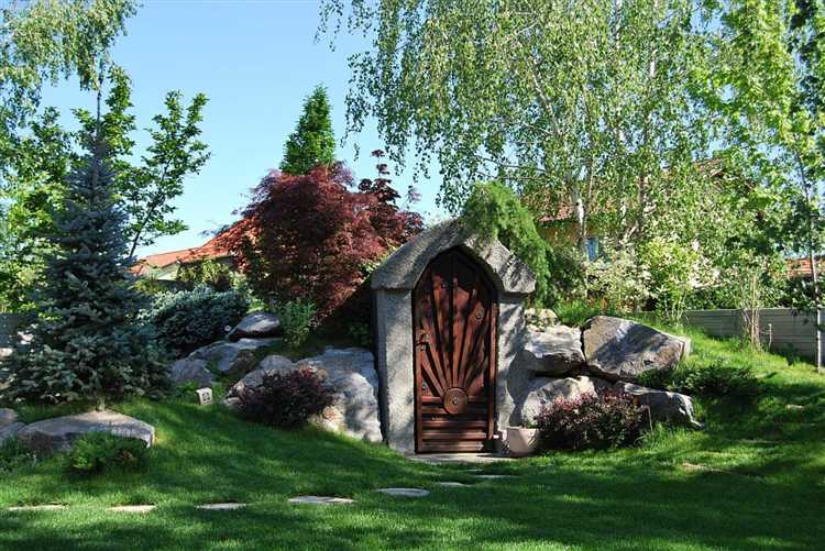 Системы освещения и ограждения для небольшого участка