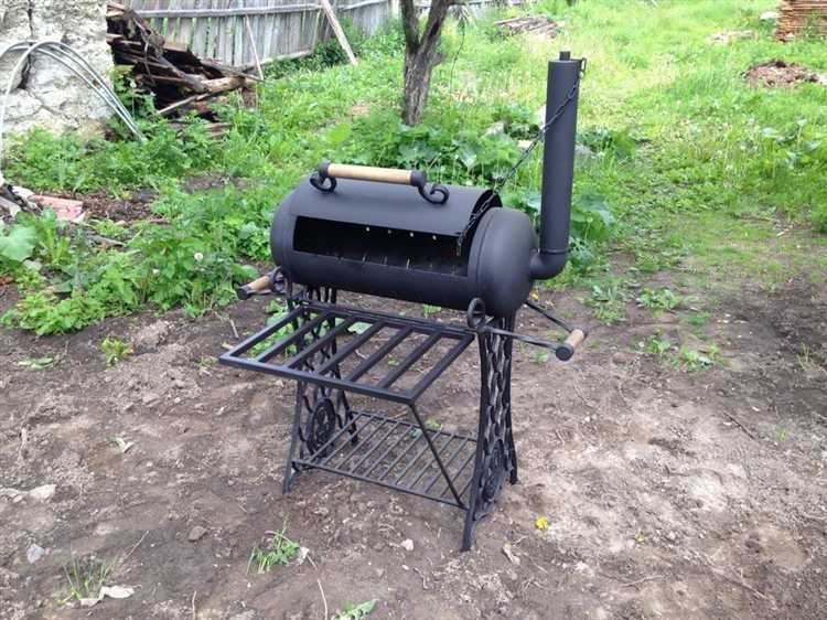 Простой и функциональный столик для дачи из газового баллона