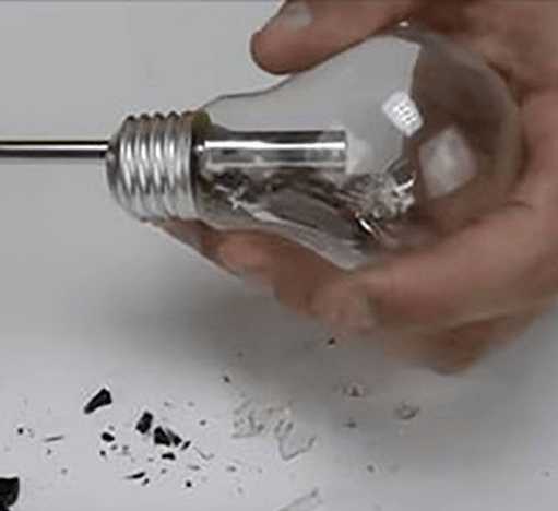 Как превратить перегоревшую лампочку в вазу для мини-букета