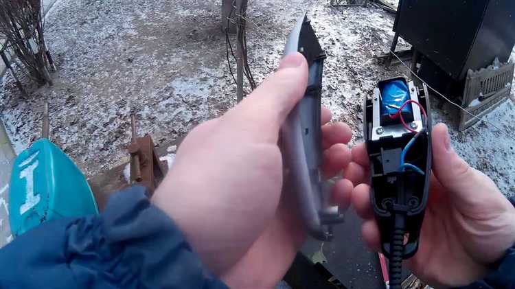 Удаление катышков с одежды при помощи насадки машинки