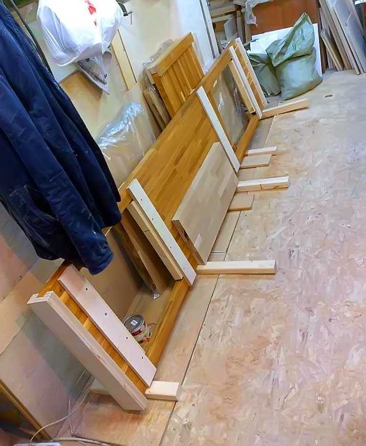 1. Столик с необычной ножкой