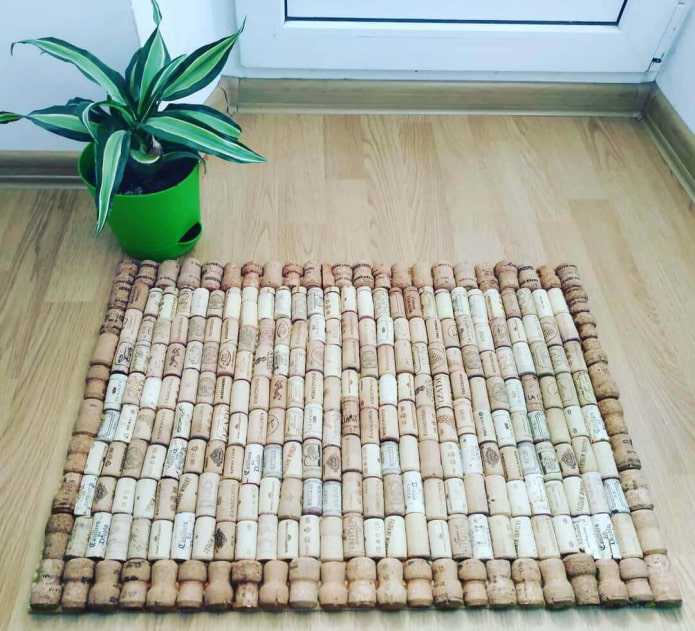 Что можно сделать из пробок от вина